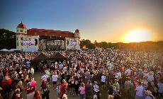 Holeovsk Regata piveze o vkendu Ewu Farnou a Ti sestry