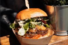 Burger Festival je v pln�m proudu. Hitem sez�ny jsou miniburgery